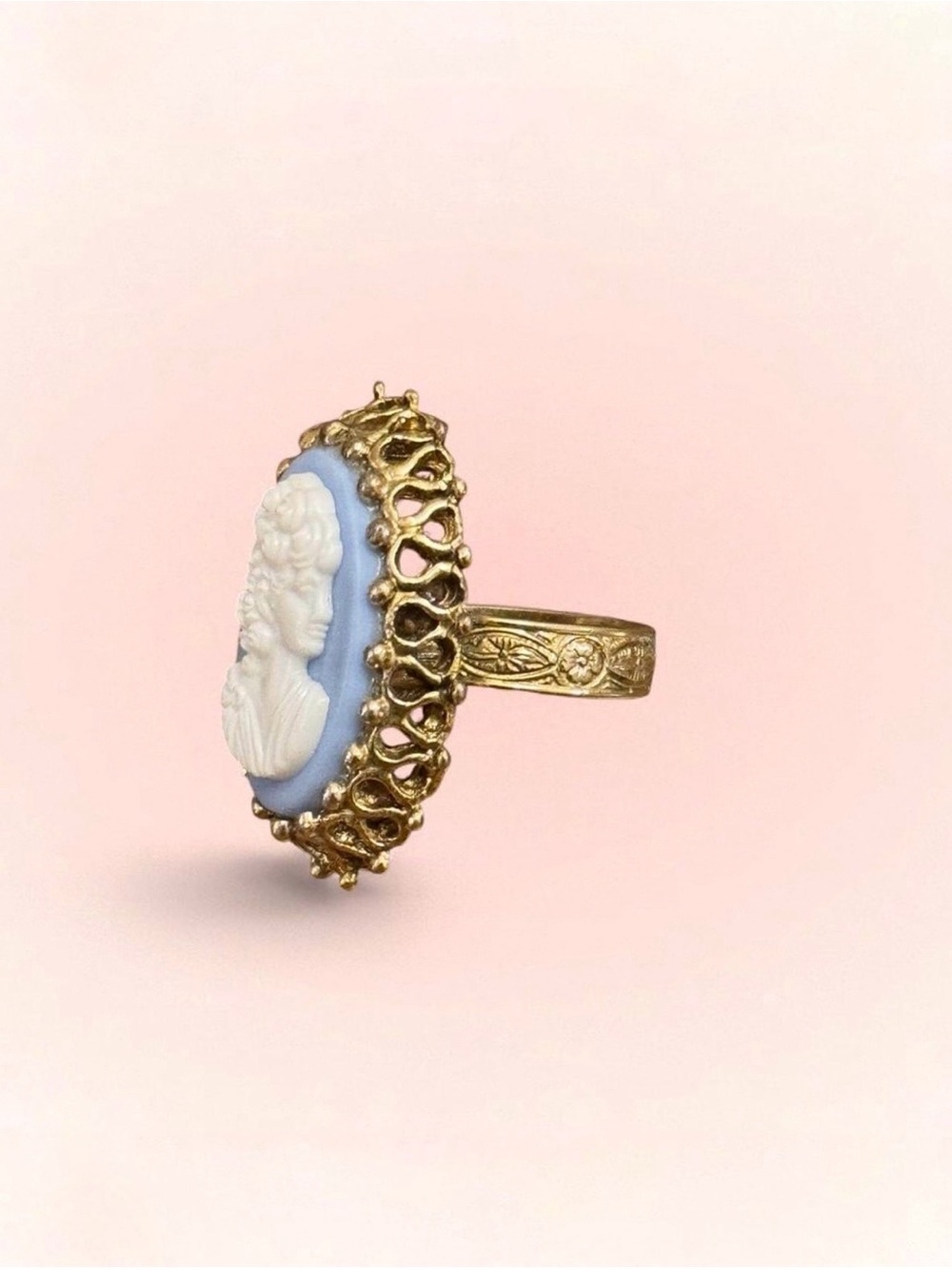 Vintage Gold Filigree Blue Cameo Ring